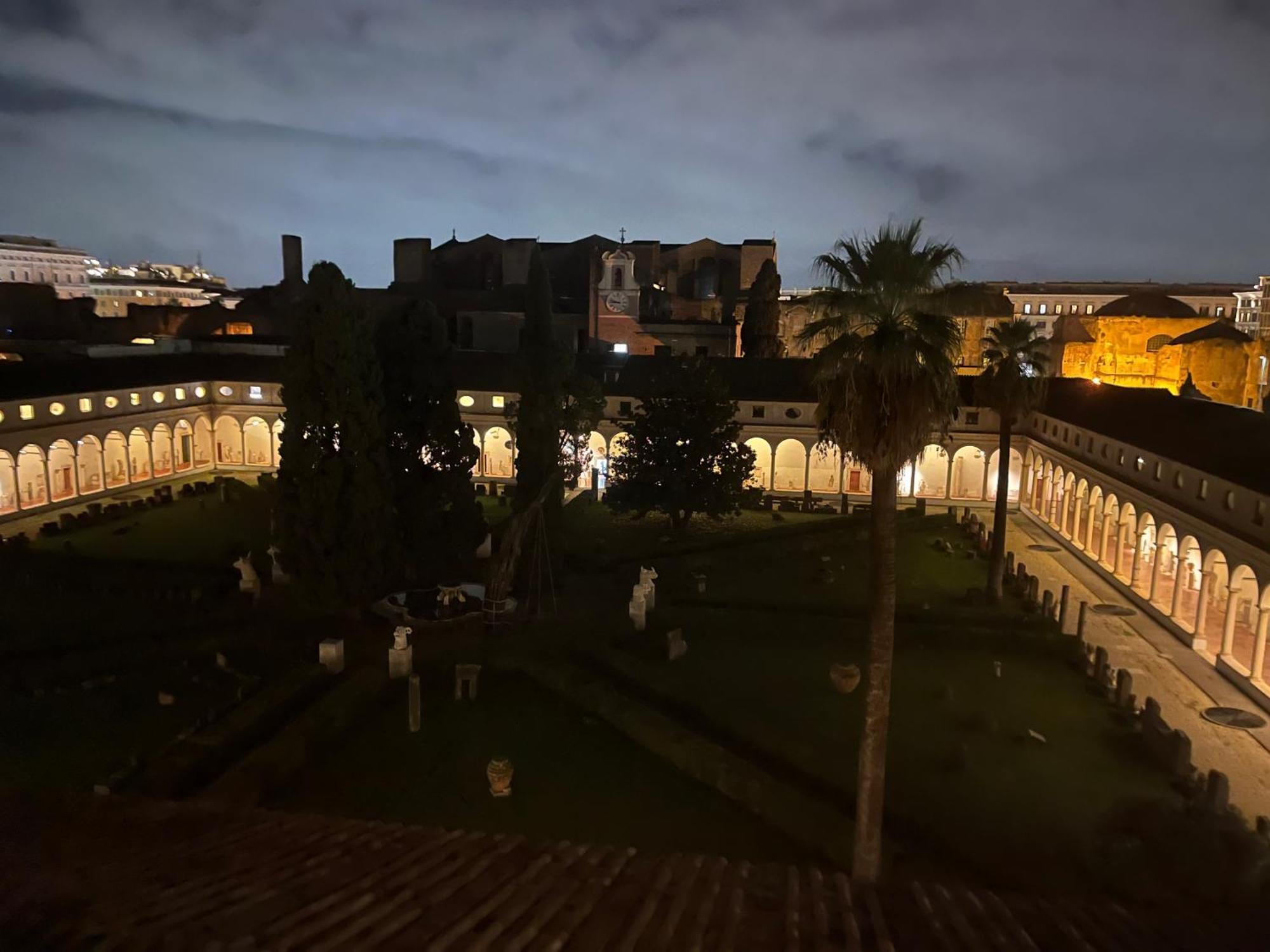 Camera X2 Con Magnifica Vista Sul Chiostro Di Michelangelo E Le Terme Di Diocleziano روما المظهر الخارجي الصورة